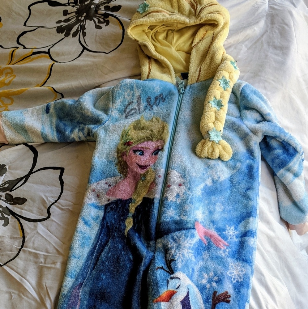 Authentic Frozen one piece zip up PJs, winter 5T